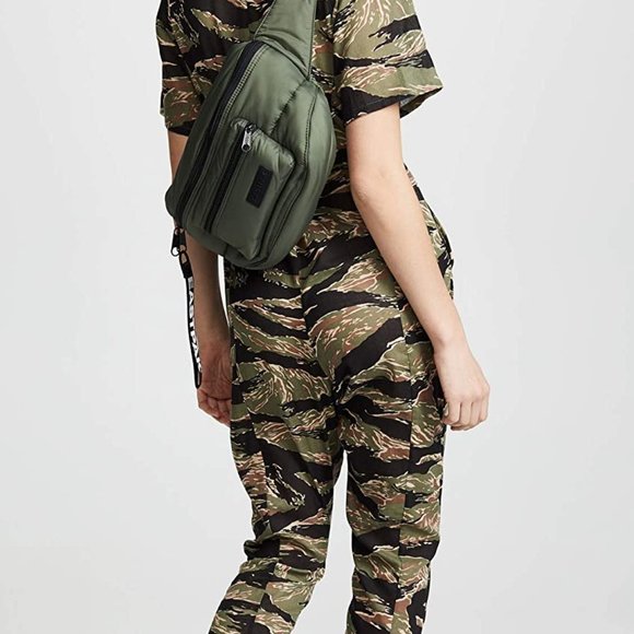 eastpak padded xxl puffed black